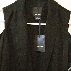 ⭐️LAST CHANCE!!⭐️Black blazer cold shoulder style